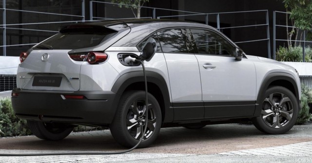 Mazda: elektromobily škodí přírodě víc než diesel