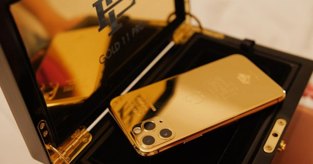 Brácha narkobarona Escobara prodává zlaté iPhony. Za podezřele nízkou cenu