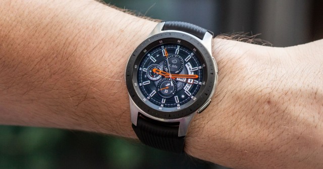 Bizár! Chytré hodinky od Samsungu mají ručičky a tikají