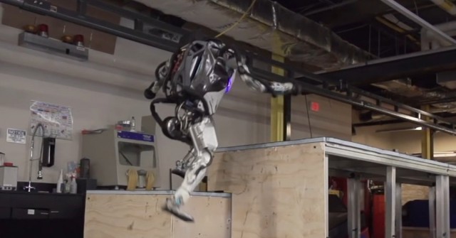 Nový robot Atlas je připravený na parkour